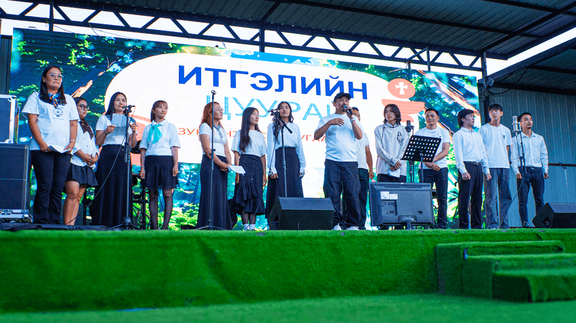 Монгол хөрснөө буулгасан магтаалын дуунууд